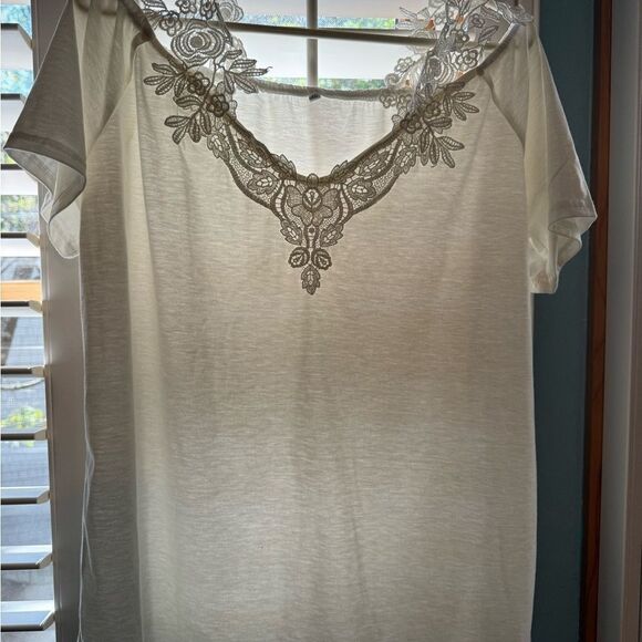 Cream Short Sleeve Tee with Classic Appeal - Picture 1 of 2